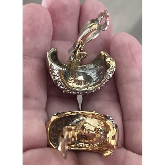 Vintage 90s Mogul curved gold tone blue & clear rhinestone clip on earrings - Picture 8 of 9